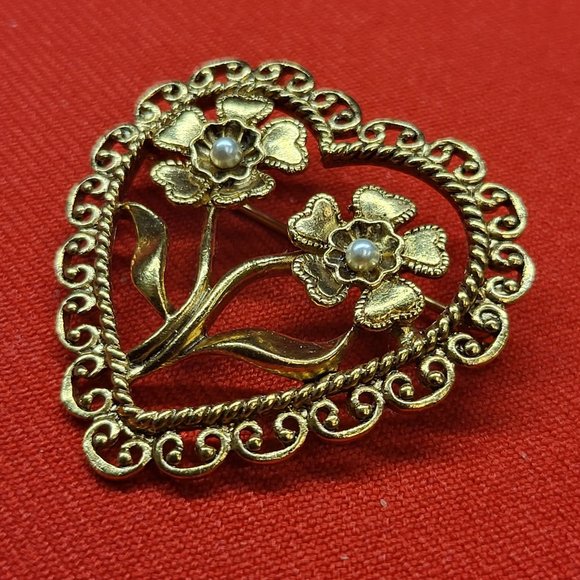 VTG Open Gold Tone Filigree Heart Floral  Faux Pearl Center Pin Brooch - Picture 7 of 11